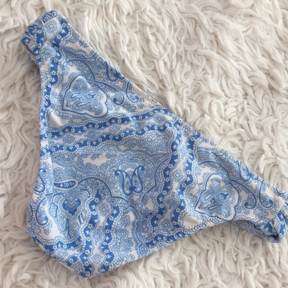 Victoria’s Secret set of 2 bikini bottoms - Picture 4 of 10